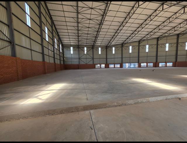2,199M² WAREHOUSE TO LET IN CROWN